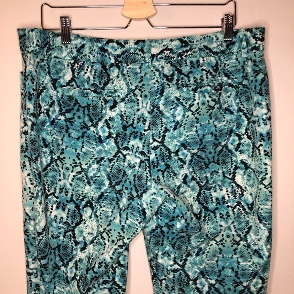 Liz Claiborne teal snake print cropped pants - Picture 10 of 14